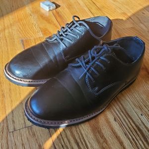 Black dress shoes
